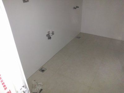 浴室拋光地板